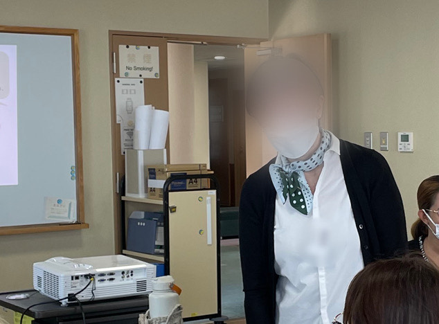 仕事復帰後に授業を行っているonadamayさんの写真